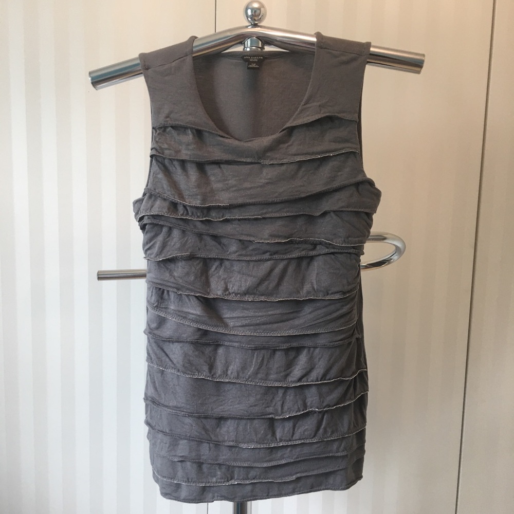 Ann Taylor petite gray ruffled tank Size SP
